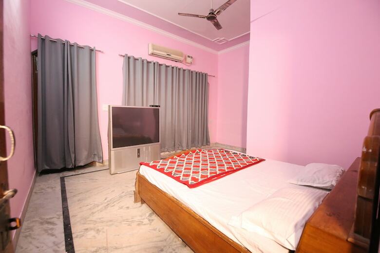 Hotel The Karnal Resort