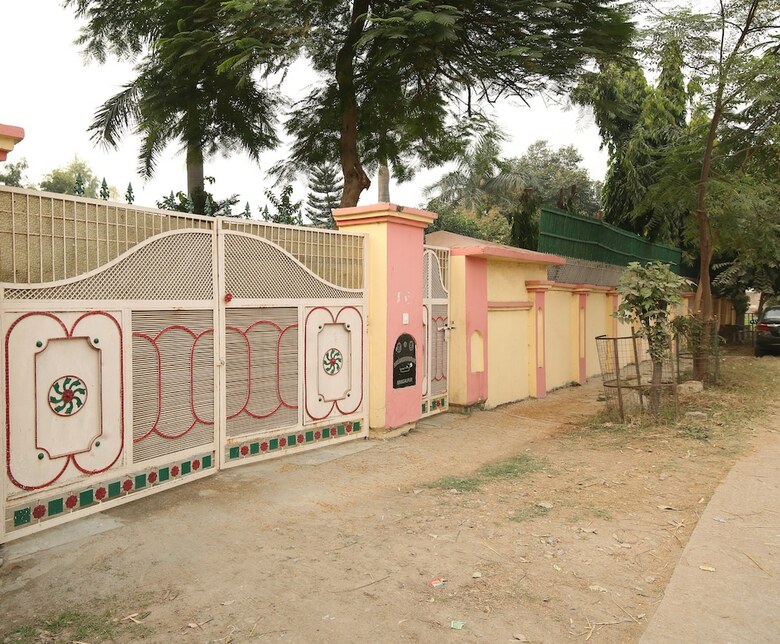 Hotel The Karnal Resort