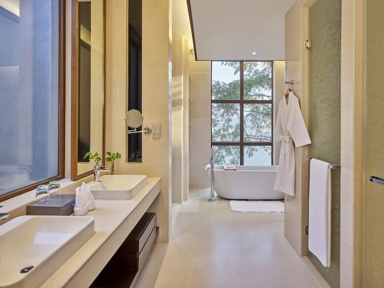 Hotel Lushan West Sea Resort, Curio Collection By Hilton