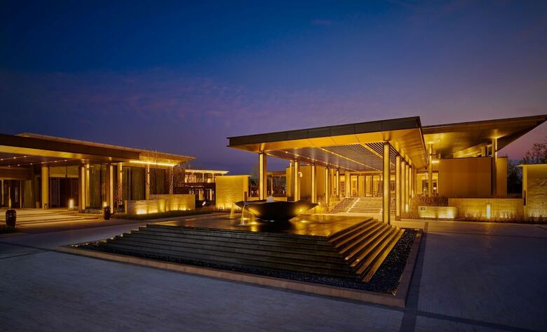 Hotel Lushan West Sea Resort, Curio Collection By Hilton