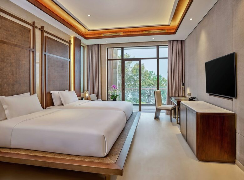 Hotel Lushan West Sea Resort, Curio Collection By Hilton