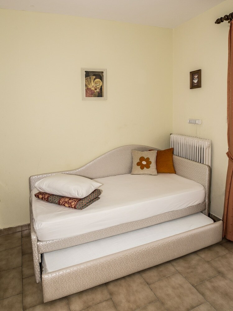 Dionisos Palms Apartments