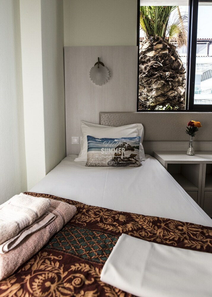Dionisos Palms Apartments