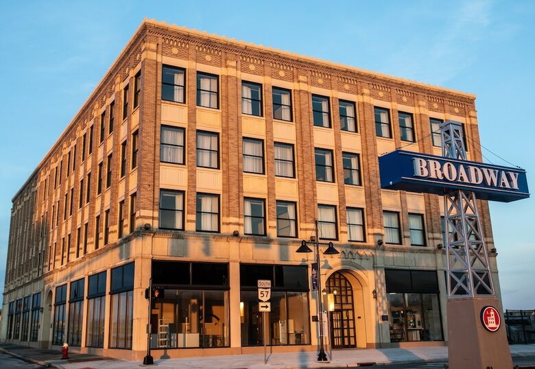 Ariel Broadway Hotel By Cobblestone