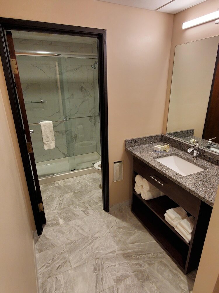 Ariel Broadway Hotel By Cobblestone