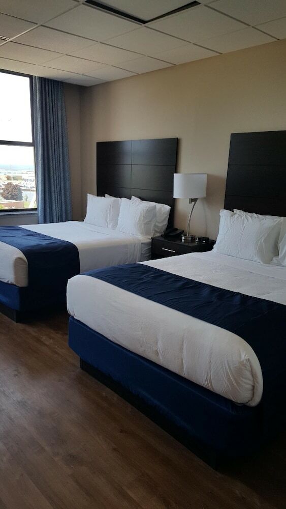 Ariel Broadway Hotel By Cobblestone