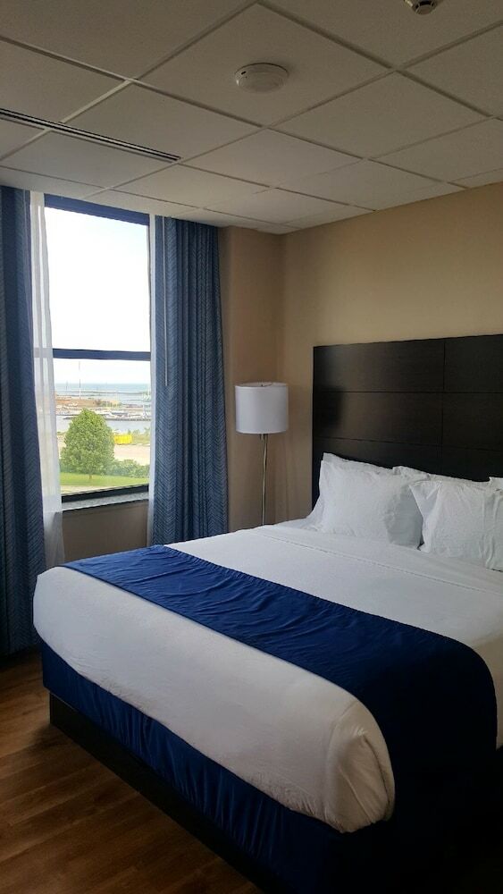 Ariel Broadway Hotel By Cobblestone