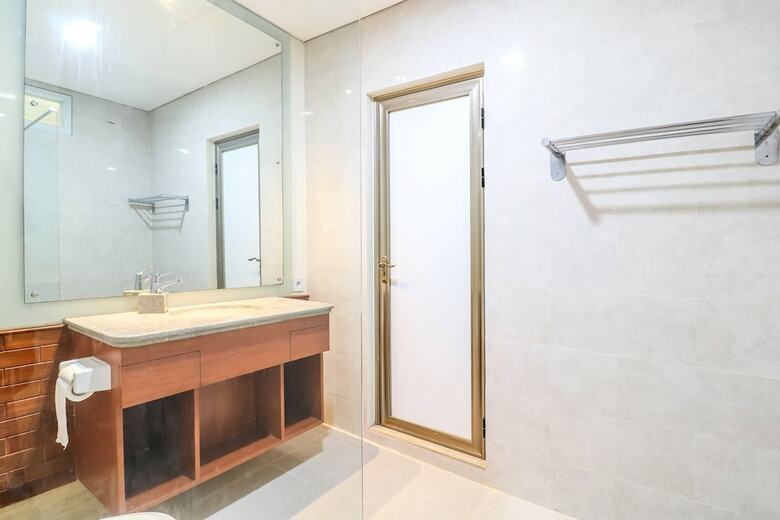 Hostal Oyo 2234 Dewi Uma House