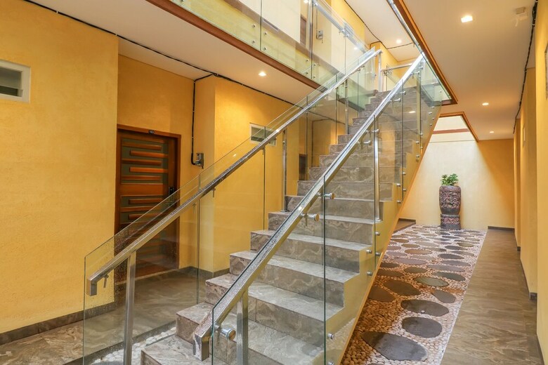 Hostal Oyo 2234 Dewi Uma House