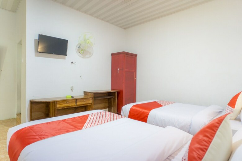 Hotel Oyo 2186 Tongging Beach