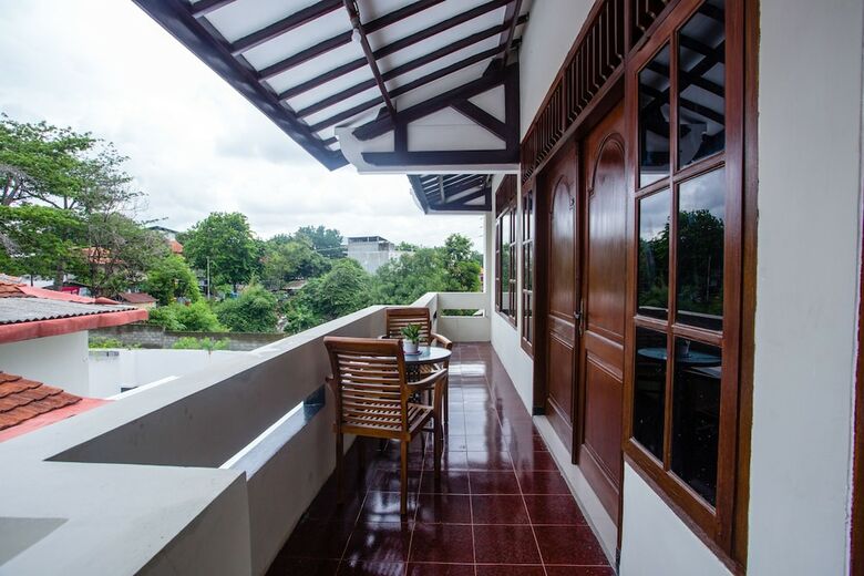 Hostal Oyo 2409 Safara Guesthouse Syariah