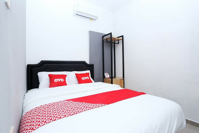 Hostal Oyo 2409 Safara Guesthouse Syariah