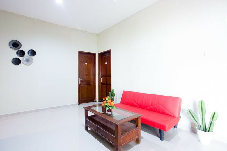Hostal Oyo 2409 Safara Guesthouse Syariah