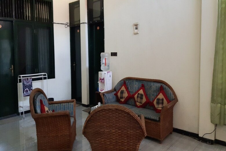 Hostal Oyo 2342 Asti Residence 1