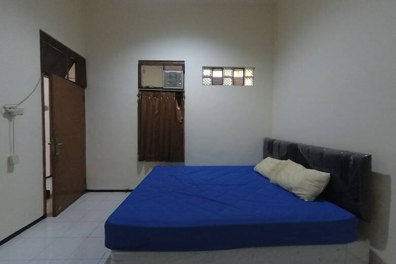 Hostal Oyo 2342 Asti Residence 1