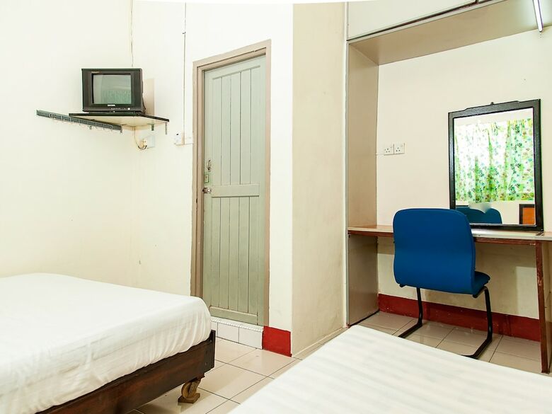Spot On 89818 Ban Hin Hotel