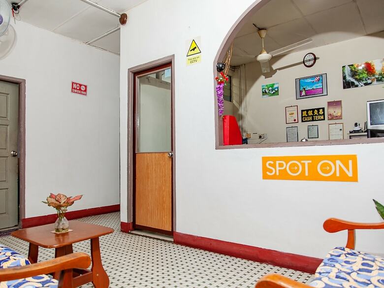 Spot On 89818 Ban Hin Hotel
