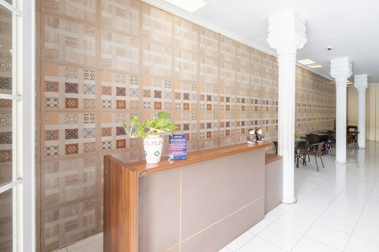 Hostal Spot On 2419 Rumah Nugraha Hotel Syariah
