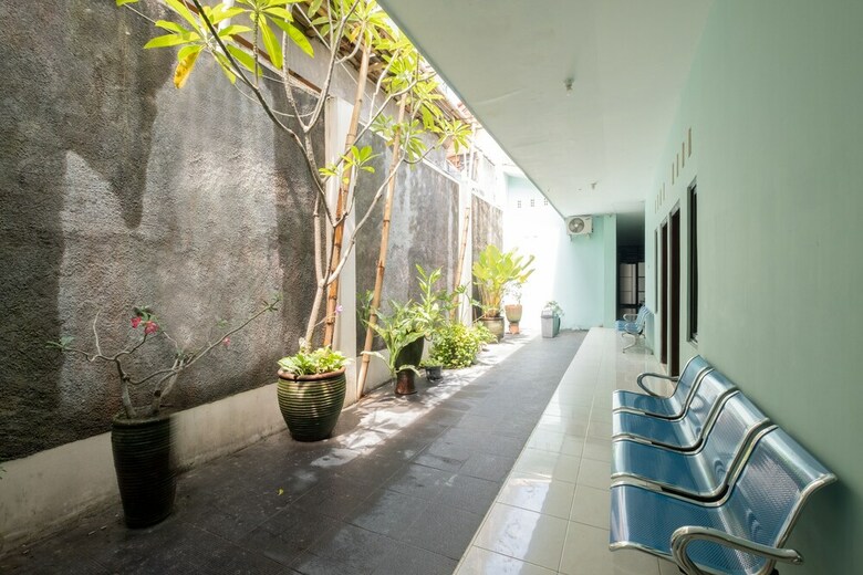 Hostal Spot On 2419 Rumah Nugraha Hotel Syariah