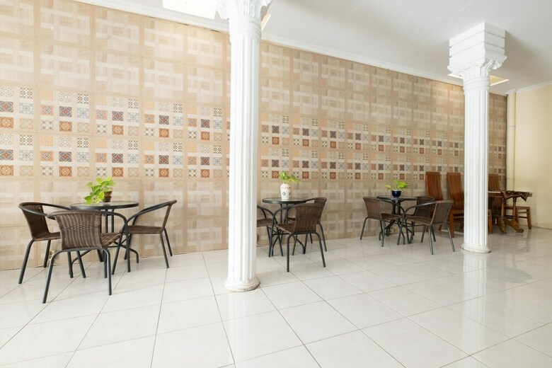 Hostal Spot On 2419 Rumah Nugraha Hotel Syariah