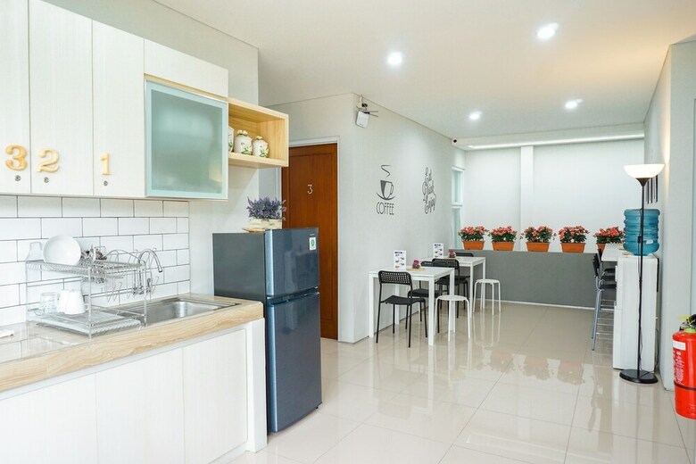 Hostal Oyo 2279 Rumah Teteh