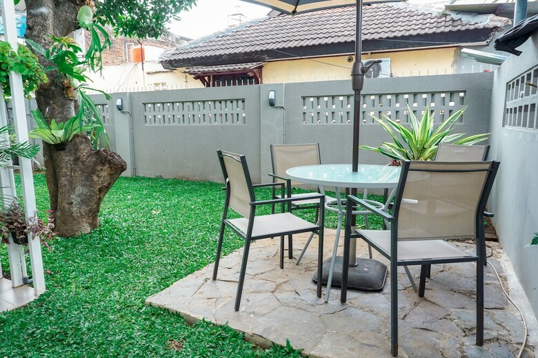 Hostal Oyo 2279 Rumah Teteh