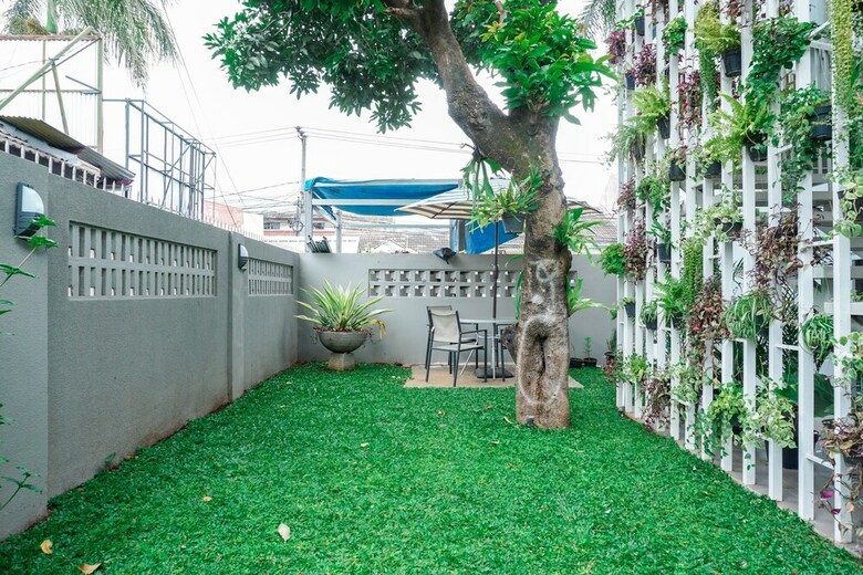 Hostal Oyo 2279 Rumah Teteh