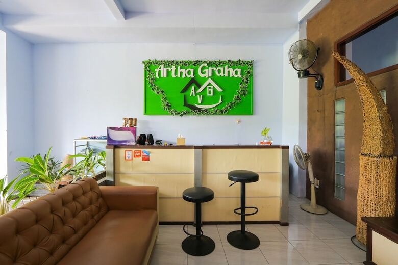 Hotel Oyo 2453 Artha Graha Vip