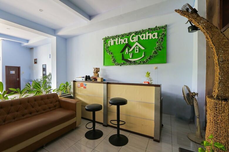 Hotel Oyo 2453 Artha Graha Vip
