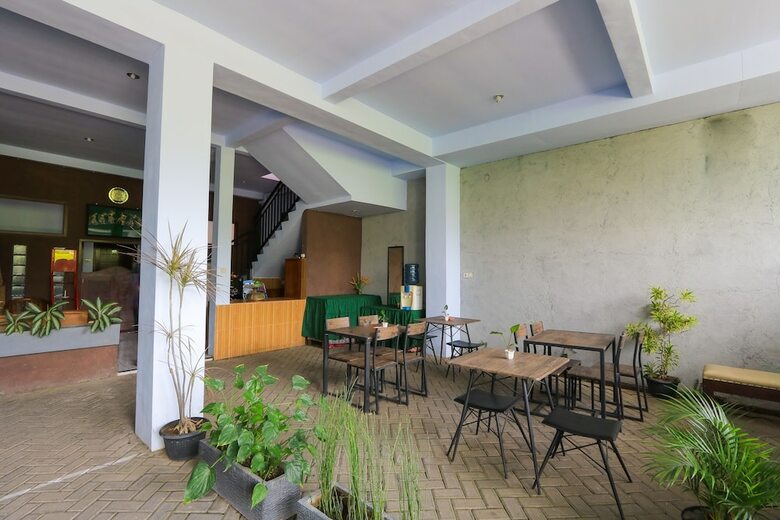 Hotel Oyo 2453 Artha Graha Vip