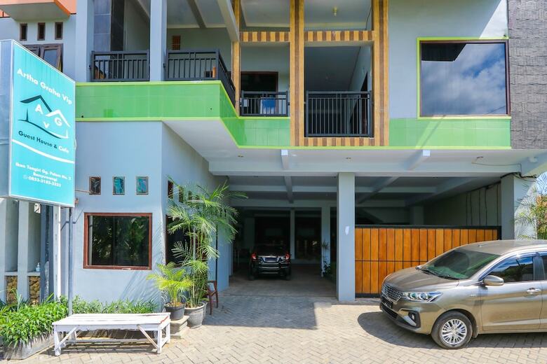 Hotel Oyo 2453 Artha Graha Vip