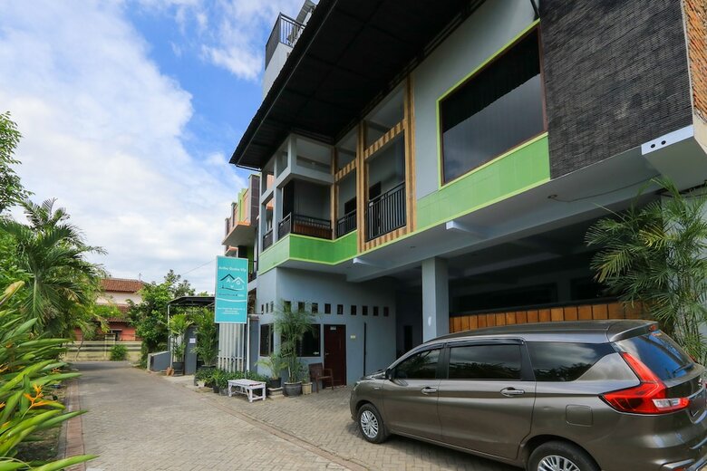 Hotel Oyo 2453 Artha Graha Vip