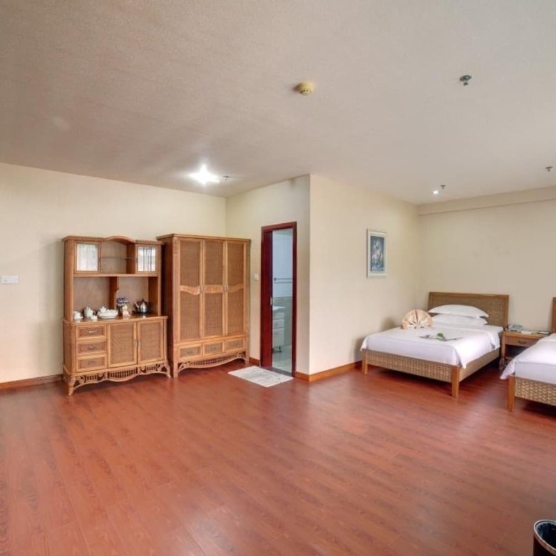Southeast Huadu Hot Spring Hotel