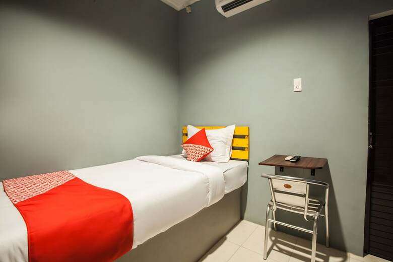 Hostal Oyo 990 Stadion Residence Syariah