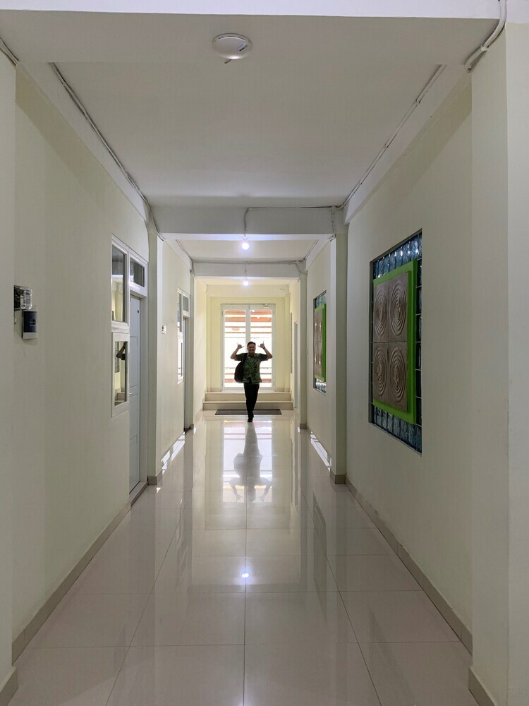 Hostal Oyo 2203 Wira Residence