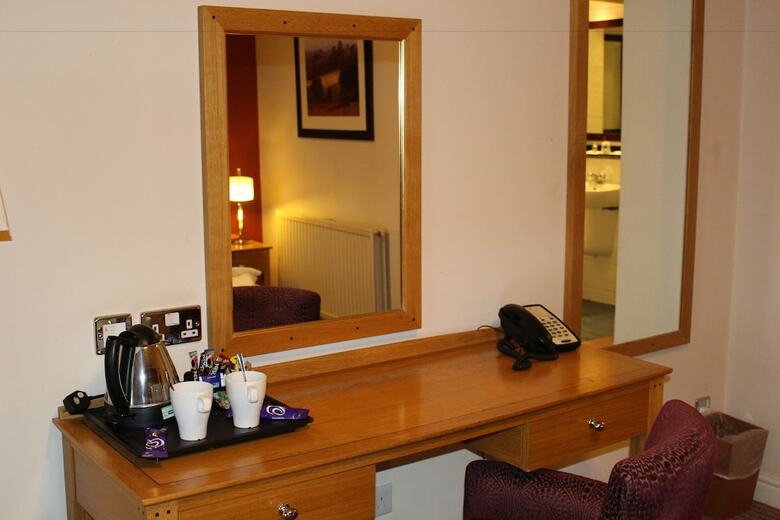 Mercure Warwick Honiley Court Hotel
