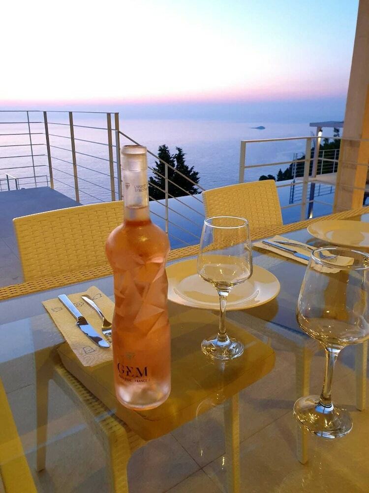 Okeanos Luxury Villas - Resort & Hotel