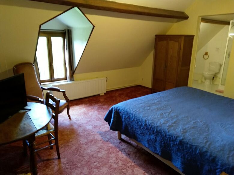 Hotel La Jonqui�re