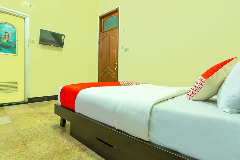 Hostal Oyo 2848 Senaz Guesthouse