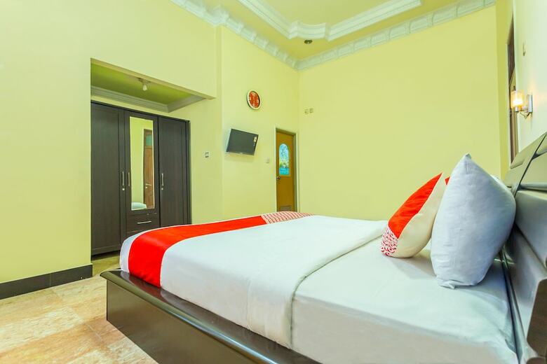 Hostal Oyo 2848 Senaz Guesthouse