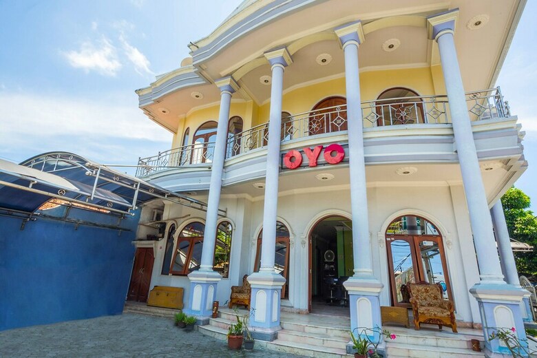 Hostal Oyo 2848 Senaz Guesthouse