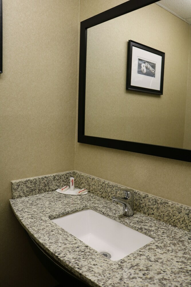 Motel Super 8 By Wyndham Plattsburgh