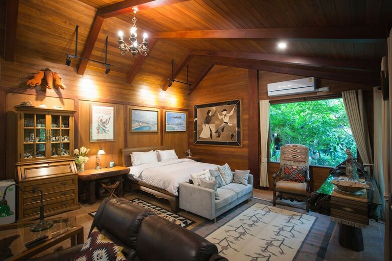 Hotel Cattani's Riverside Home