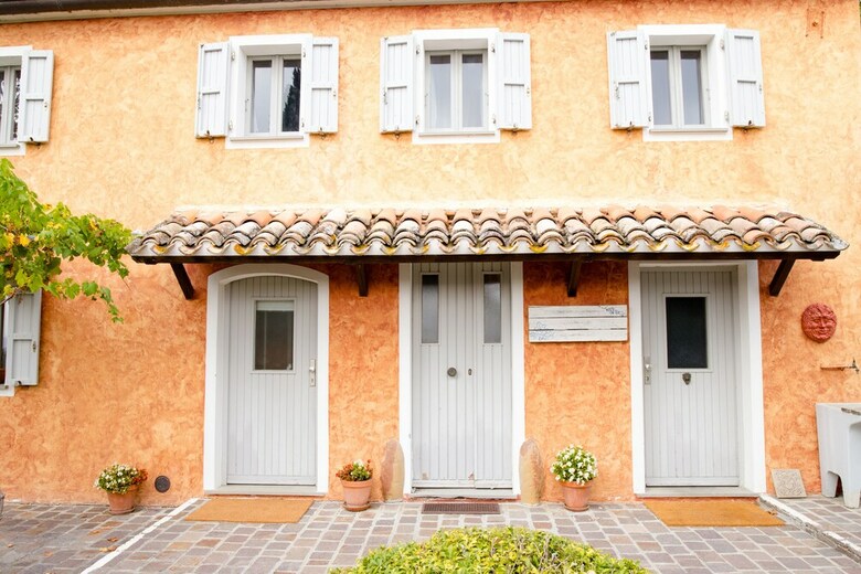 Residencia Home Set In Olive Grove