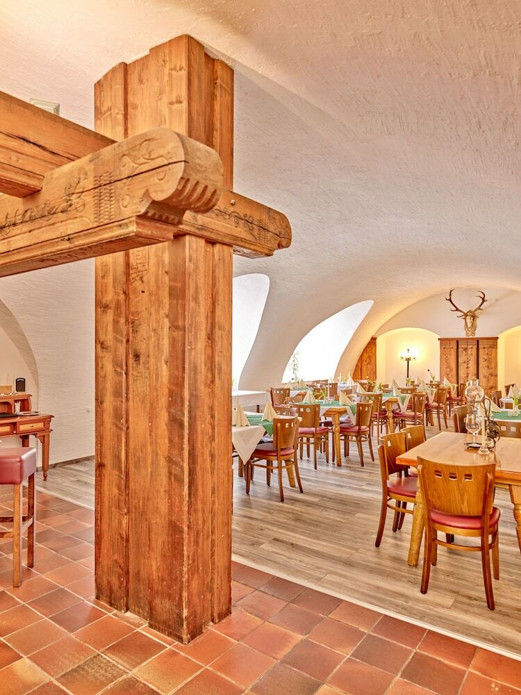 Amweia Hotel & Restaurant