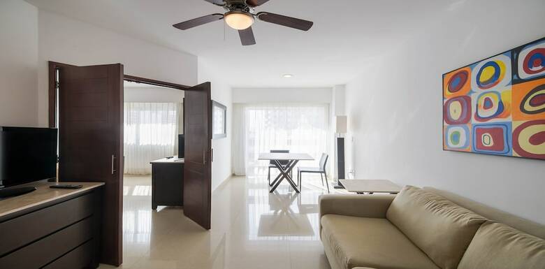 Hs Hotsson Smart Le�n Centro Max