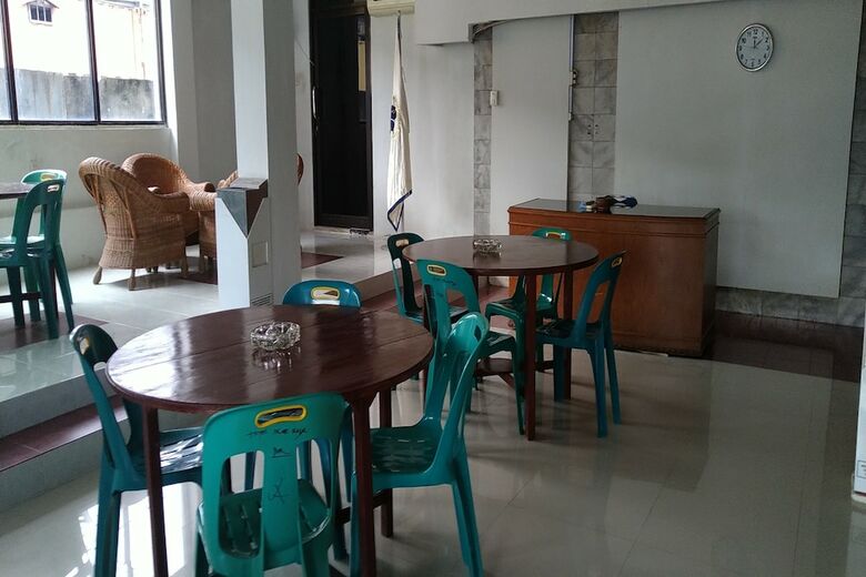 Hostal Oyo 2303 Hotel Blang Raya