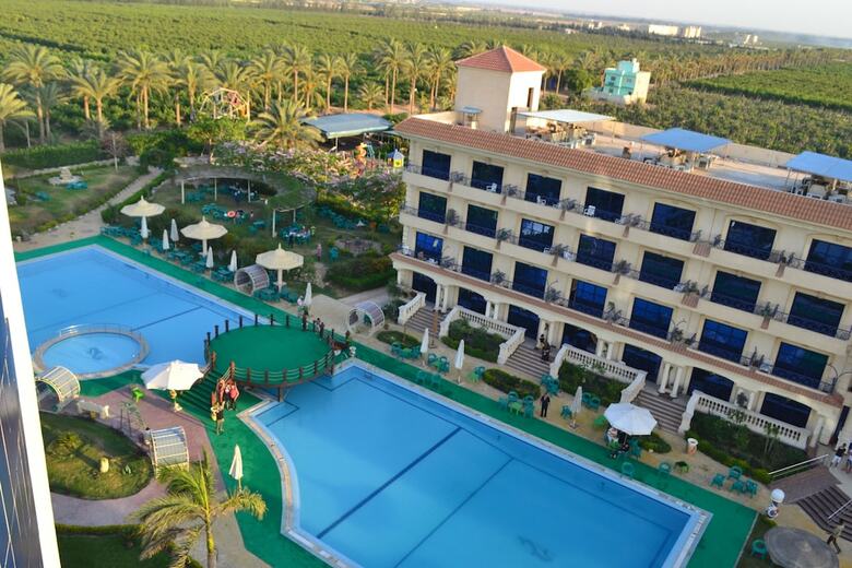 Green Desert Hotel
