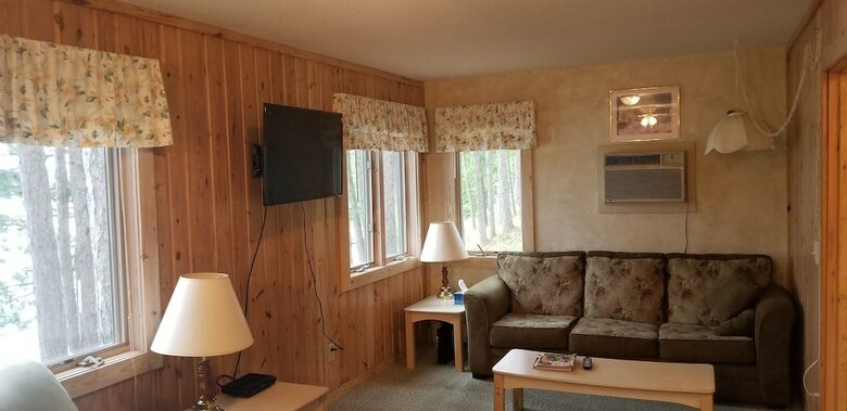 Cabana Evergreen Bay Resort