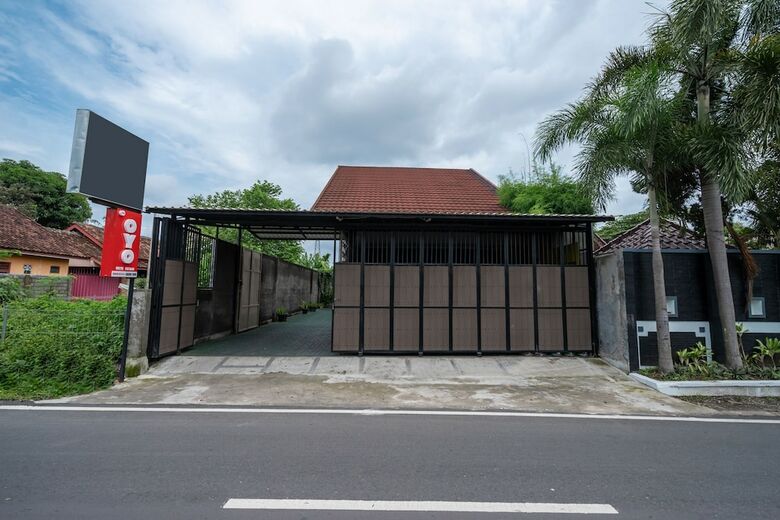 Hostal Oyo 2347 Griya Patran